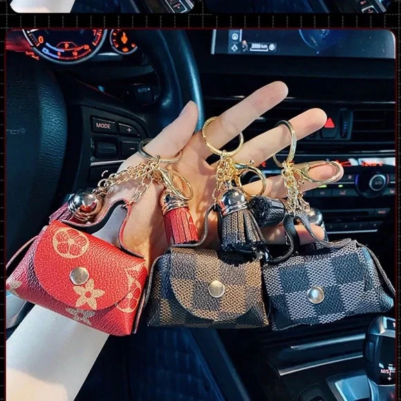 Multi use Keychains - Picture 3 of 8